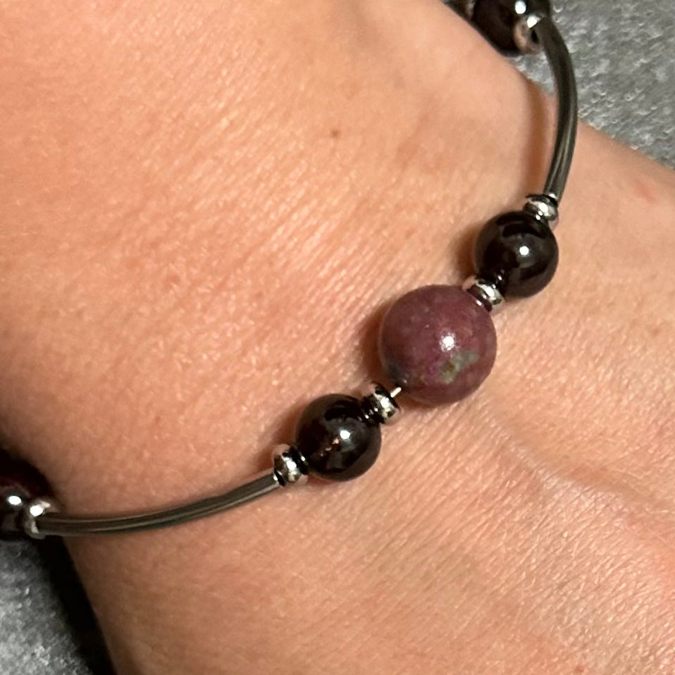 Midnight Bloom – Obsidian & Ruby in Zoisite Memory Wire Bracelet