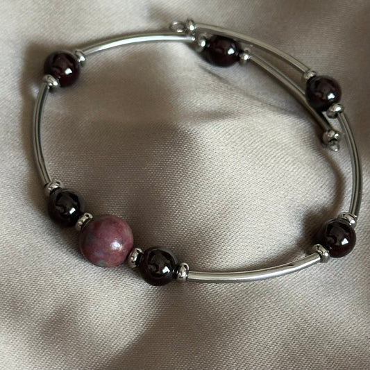 Crimson Harmony – Ruby & Garnet Memory Wire Bracelet