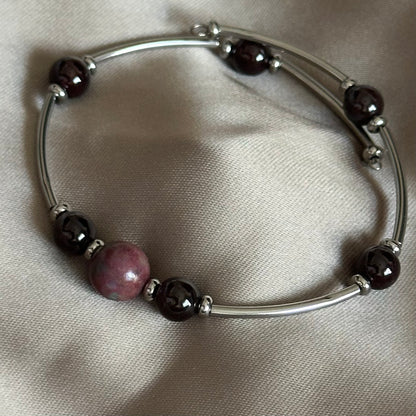 Midnight Bloom – Obsidian & Ruby in Zoisite Memory Wire Bracelet